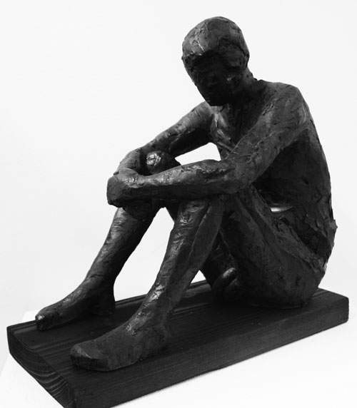 Siddende mand på klods