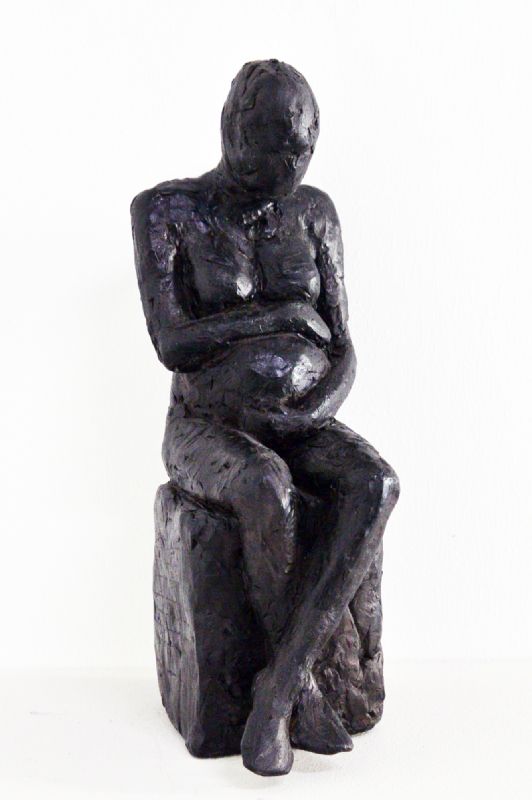 Gravid kvinde på høj klods