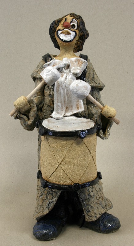 Stående klovn med tromme