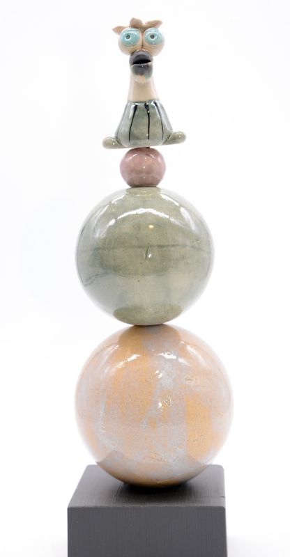 Kvinde på kugle og fod