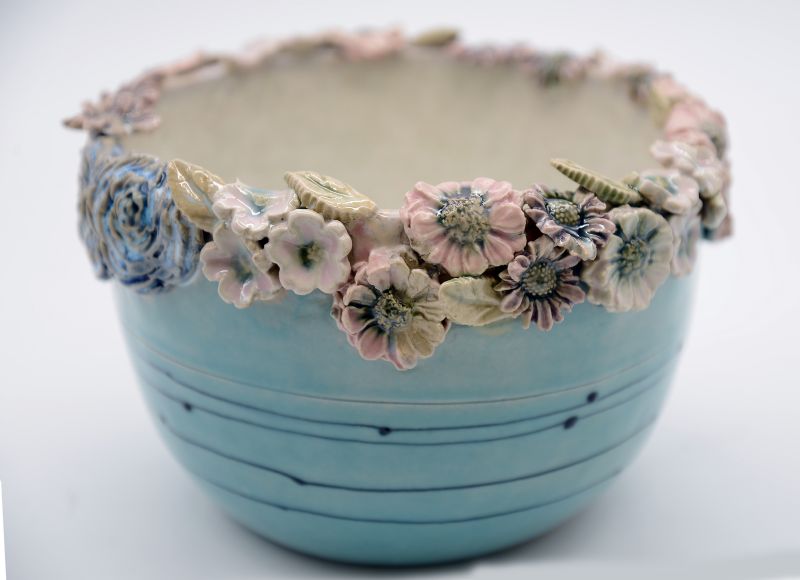 Skål med blomsterkrans