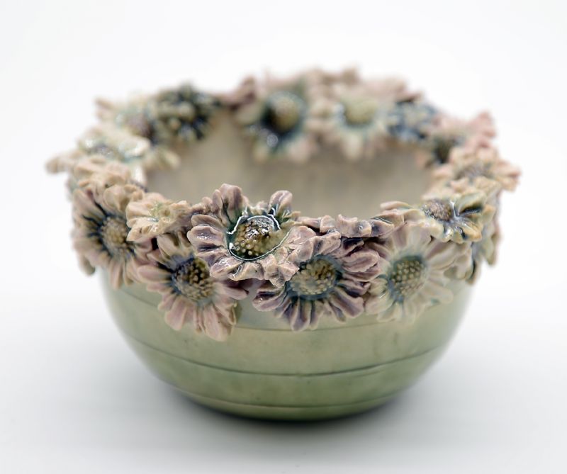 Skål med blomsterkrans