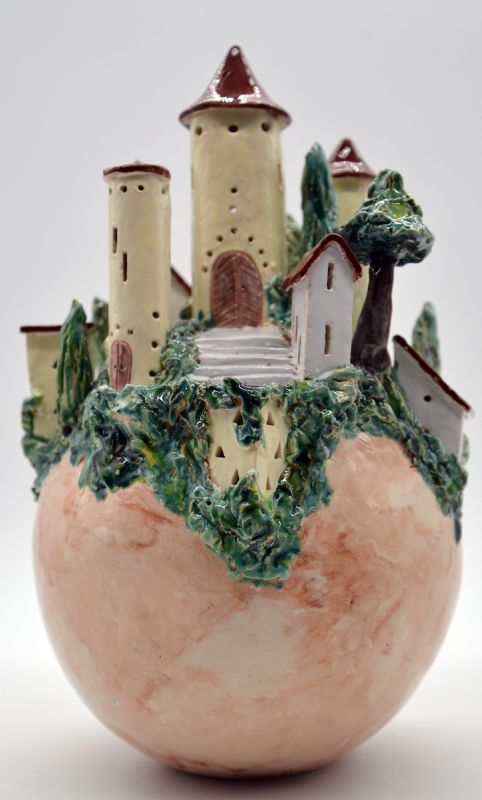 Klode med bjerglandsby - med lys