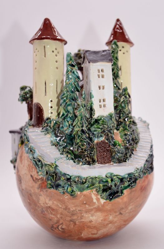 Klode med bjerglandsby - med lys