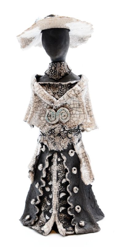 Kvinde med kjole og hat