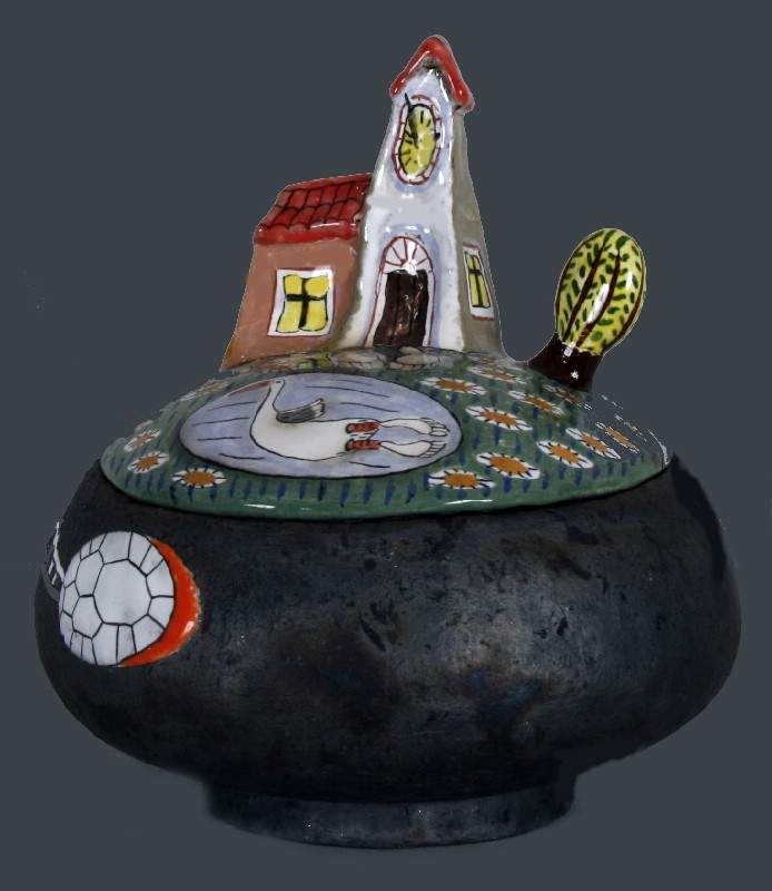 Round Box With The Houses And Tree