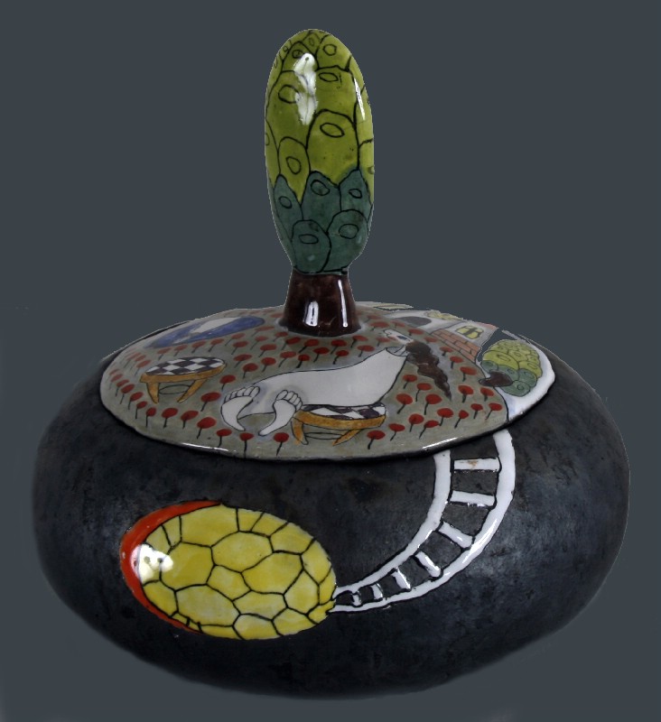 Round Box With The Tree