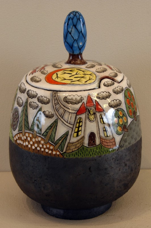 Round Box With The Tree