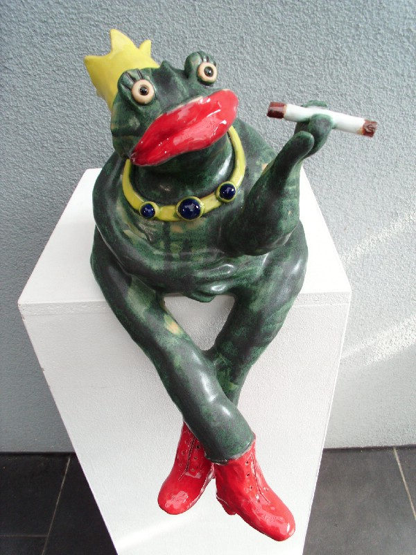 Smoking Frog Queen